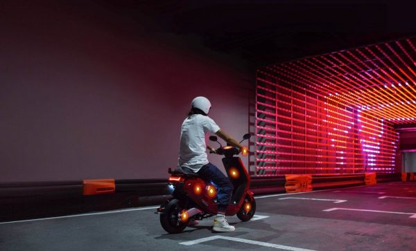 Scooter électrique de la marque NIU modèle MQi + coloris rouge